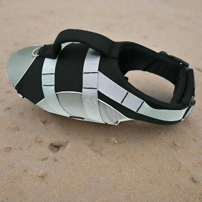 Gilet de sauvetage pour chien | GSC™ Conception robuste et sécuritaire - Chien en balade